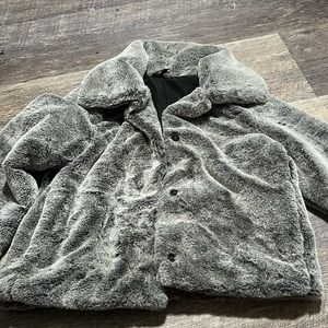 women’s medium Divided fluffy coat